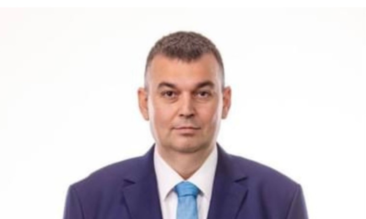 Емил Янков от “Възраждане” организира среща с таксиметровите синдикати 
